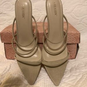 😍BRAND NEW NUDE CAPE ROBBIN STRAPPY HEELS